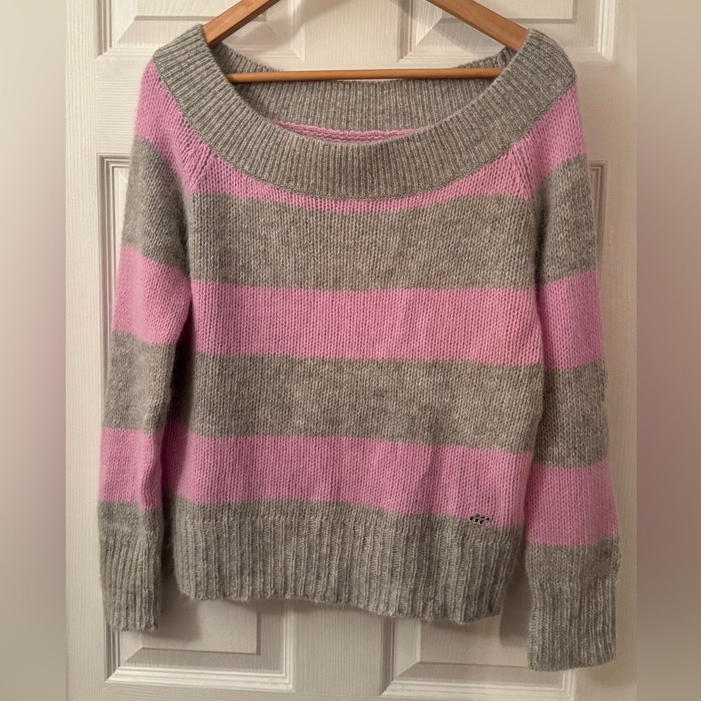 Cozy pink and grey striped knitted women’s sweater. Vintage. Size L